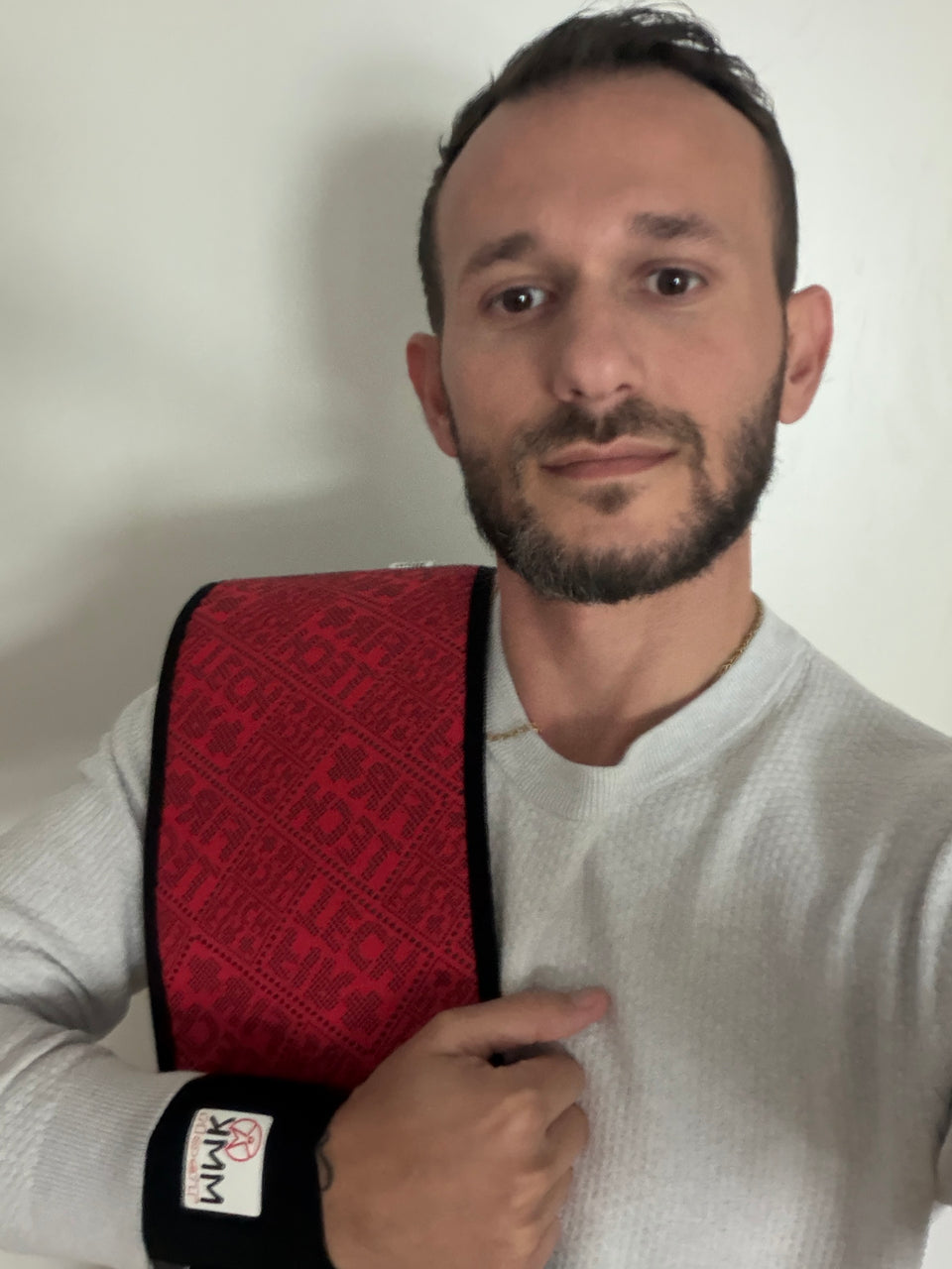 Aldo Pellumbi, Inhaber von Pellumbi Distribution, mit MMK Tech Produkten.